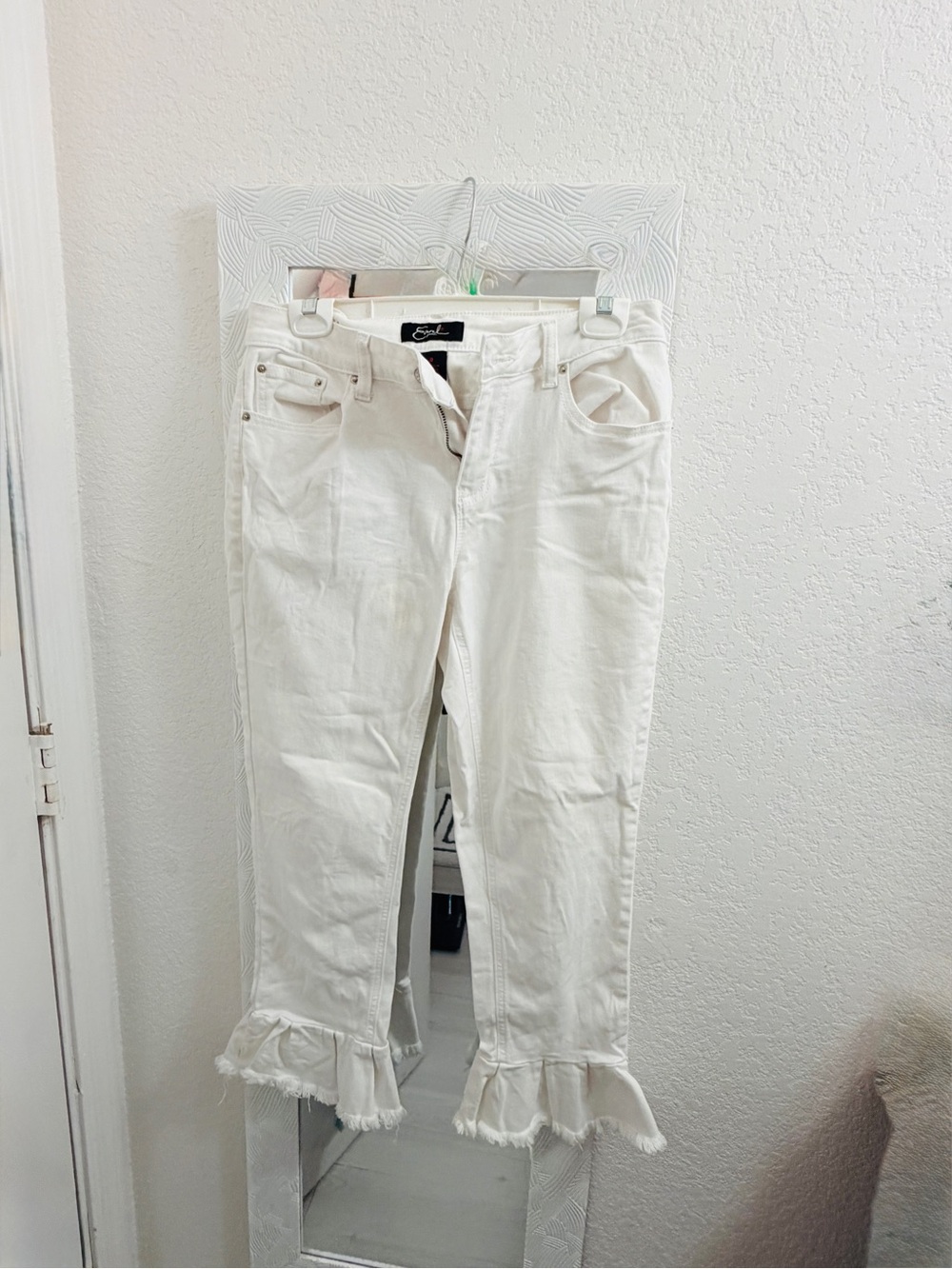 Earl Jeans White High-Rise Cropped Ruffle-Hem Jeans